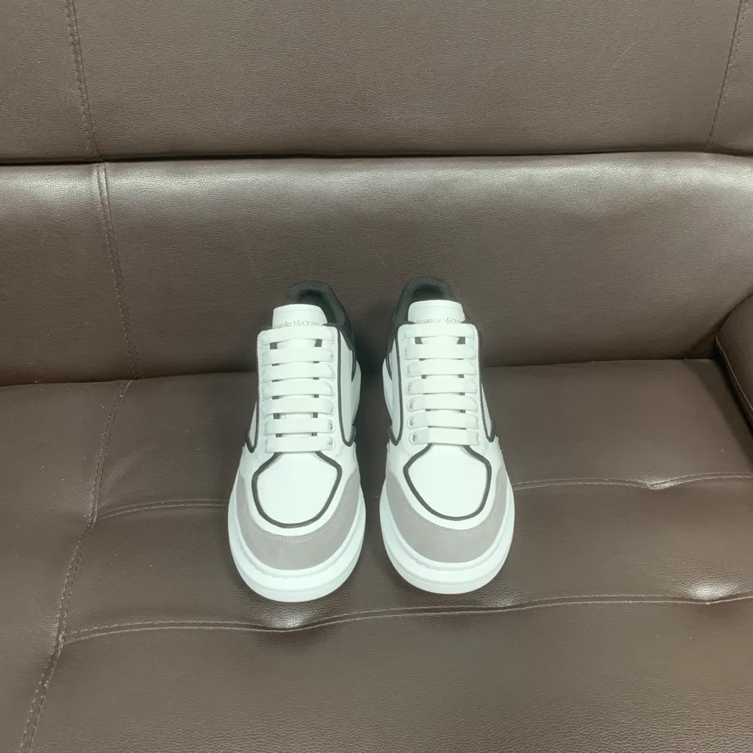 👟👟Ex-factory price 600👟👟 Professional McQueen factory. Top version. Couple style Alexander McQUEEN high version has been upgraded to the highest quality again✅ 💪McQueen Spring, Summer, Autumn and Winter top version Purchasing level✅ Recruiting nationwide online and offline agents to join🤝 🏆Fabric: Original materials imported from Italy. Texture, water-resistant and non-discoloring 🏆Inner lining: ️A-grade Italian imported lining resistant to dirt, sweat-absorbent, breathable and comfortable 🏆Foot pads: top-grade imported Italian super-soft cowhide leather 🏆Outsole: PU+counter 1:1 🏆Shoe box: original white box. Plus white flip cover for double-layer protection. Cloth bag. Handbag. Certificate of 1:1 mold opening, 4-piece set. Delivered with a pair of shoelaces. 🖕🏿🖕🏿🖕🏿 You can choose any pair of shoelaces in any color of our factory 🏆Code number: women's 34-41. men's 38-46 🏆Special remarks (women's code 34.40.41, men's code 38.45.46 is customized, no returns or exchanges) Win-win cooperation 🤝
